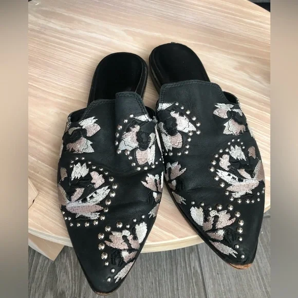 Dolce Vita|Harmony embellished leather mules flats, pointy in black & neutral••• - Picture 3 of 10